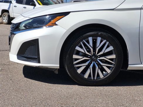 Used 2024 Nissan Altima 2.5 SV image 6