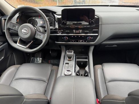 Used 2024 Nissan Pathfinder SL image 11