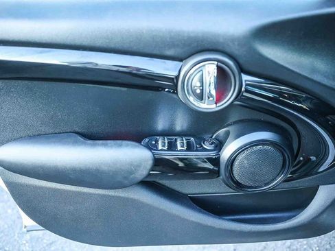 Used 2019 MINI Cooper S image 29