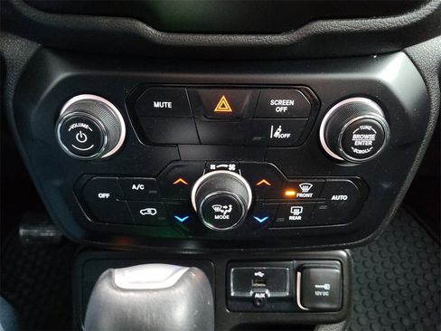 Used 2023 Jeep Renegade Trailhawk image 23