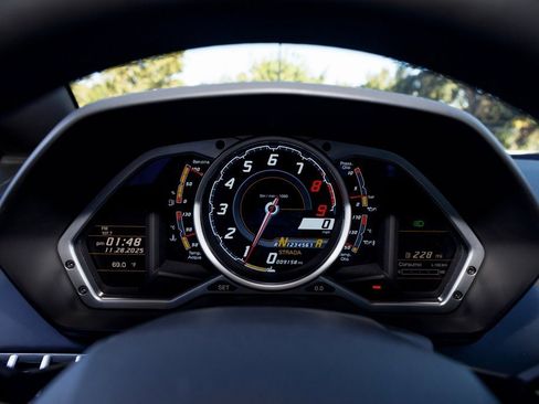 Used 2014 Lamborghini Aventador image 19