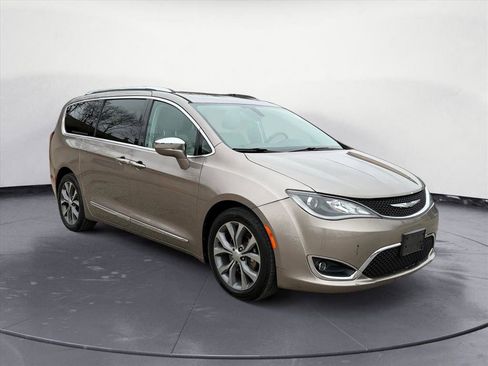 Used 2017 Chrysler Pacifica Limited w/ UConnect Theater Package image 8