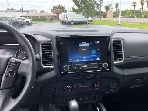 Used 2022 Nissan Frontier SV w/ Technology Package RWD image 7