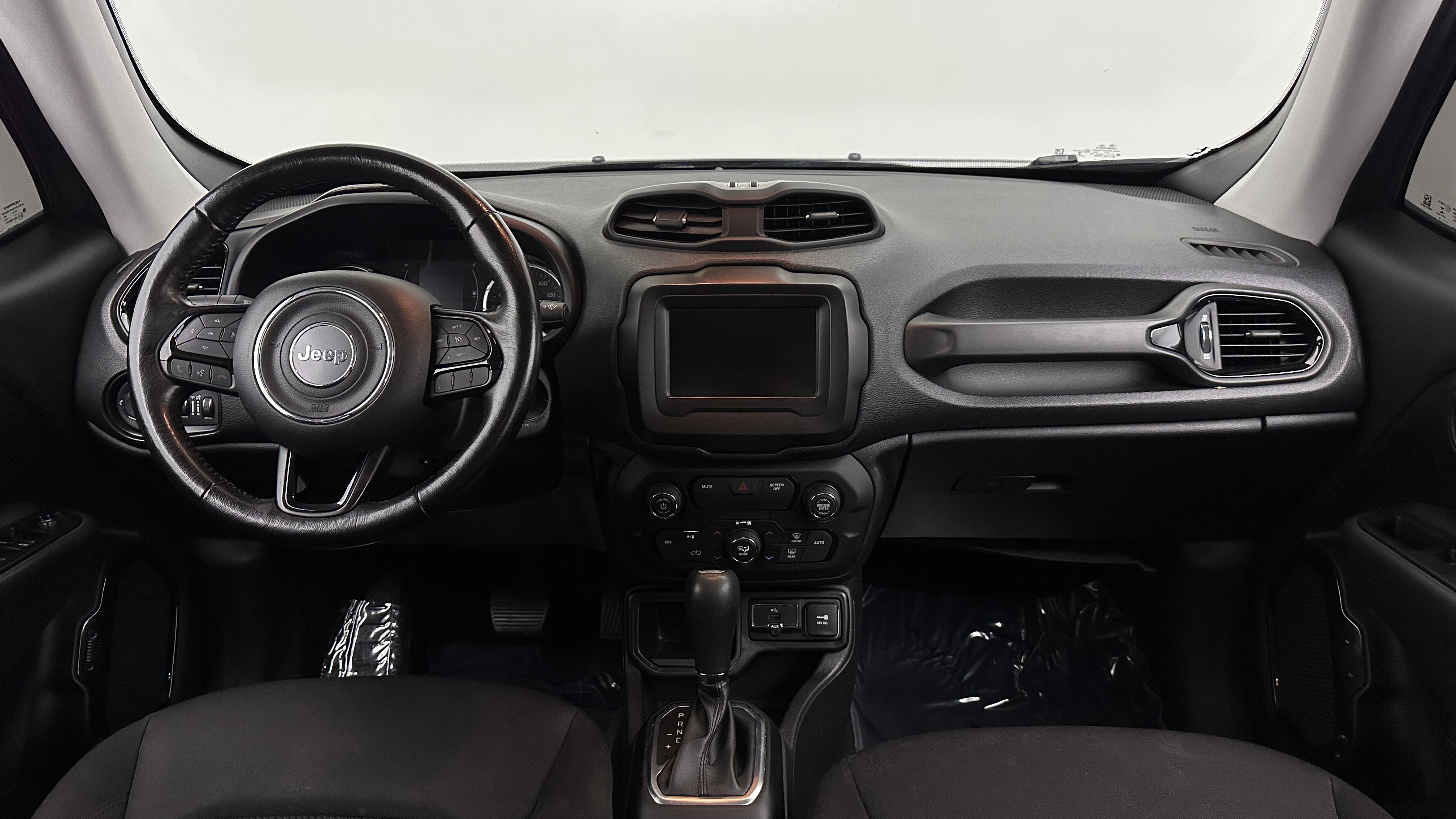 Used 2018 Jeep Renegade Altitude FWD image 34