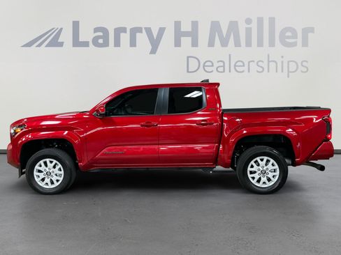 Certified 2025 Toyota Tacoma SR5 AWD/4WD image 2