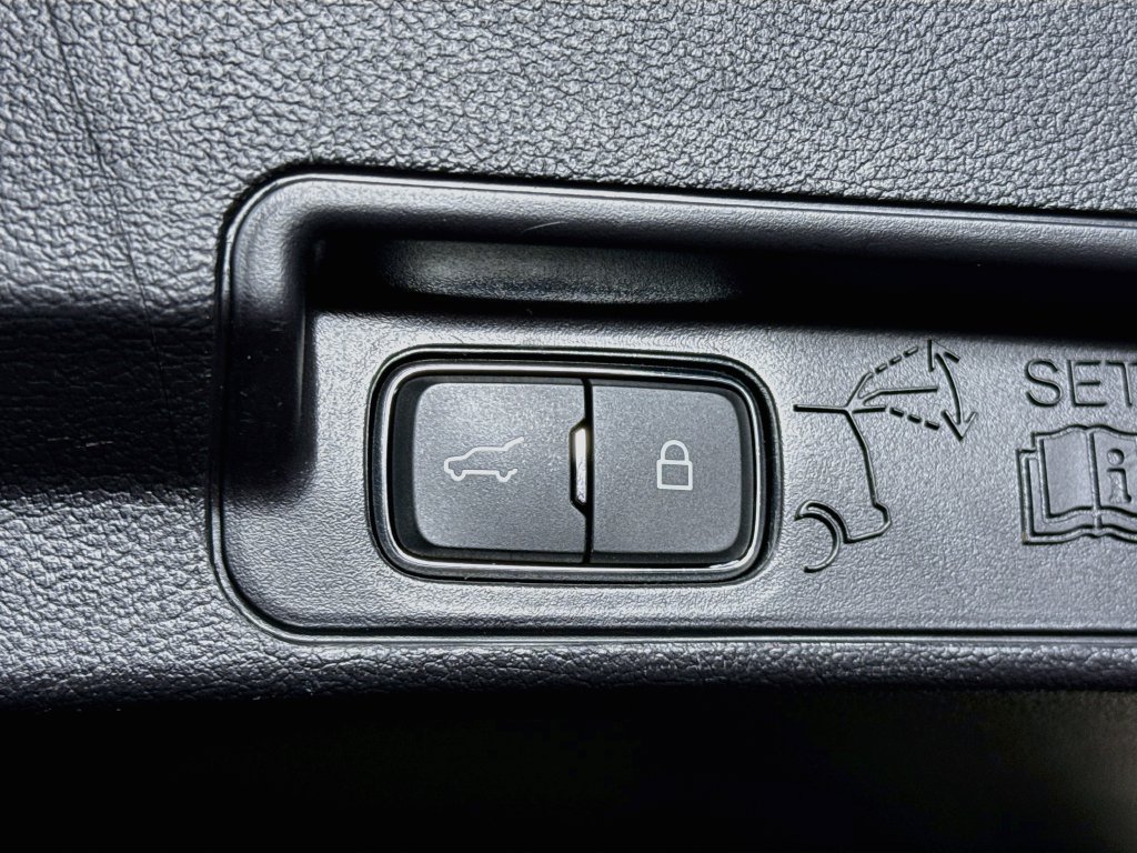 Used 2022 Ford Explorer XLT w/ Equipment Group 202A AWD/4WD image 29