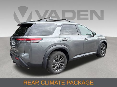 Used 2022 Nissan Pathfinder SV w/ SV Premium Package FWD image 12