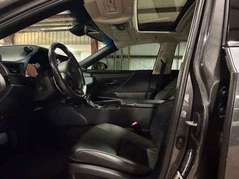 Used 2023 Lexus ES 350 w/ Premium Package FWD image 9
