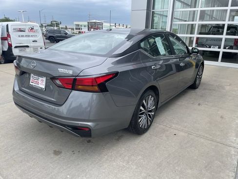 Used 2025 Nissan Altima 2.5 SV FWD image 34