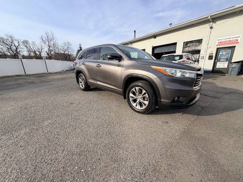 Used 2015 Toyota Highlander Plus AWD/4WD image 49