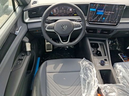 New 2026 Volkswagen Tiguan SE R-Line AWD/4WD image 7