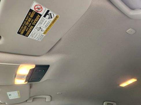 Used 2023 Nissan Rogue SV image 19