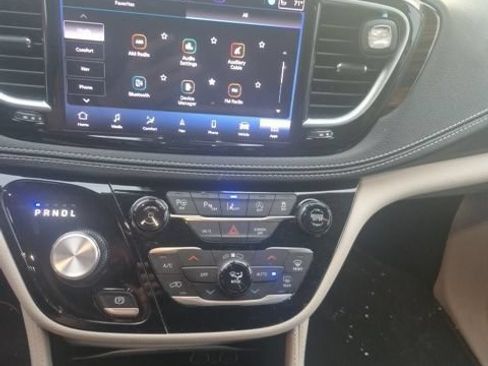 Certified 2023 Chrysler Pacifica Limited w/ Uconnect Theater Family Group AWD/4WD image 5