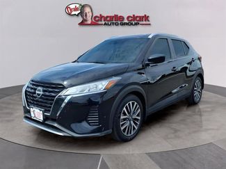 Used 2022 Nissan Kicks SV image 1