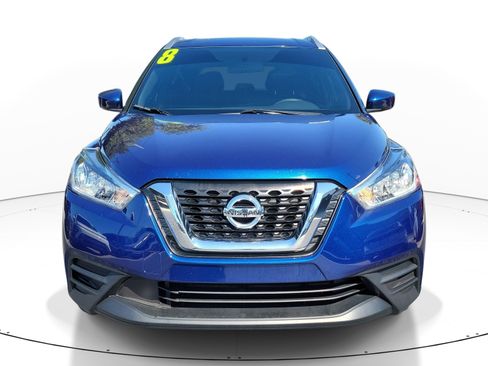 Used 2018 Nissan Kicks SV FWD image 2