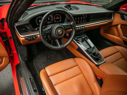 Certified 2025 Porsche 911 Carrera image 4