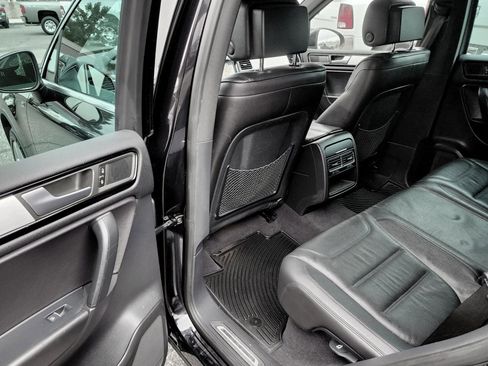 Used 2014 Volkswagen Touareg VR6 image 17