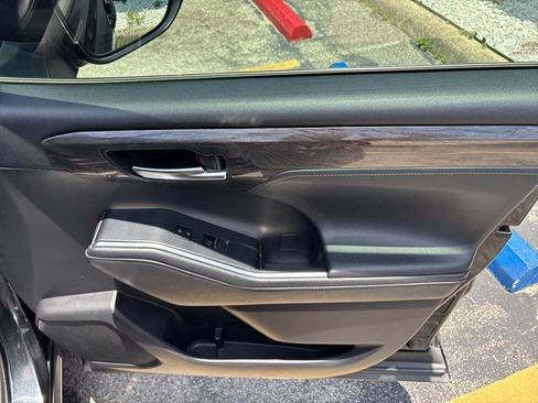 Used 2020 Toyota Highlander Limited FWD image 67