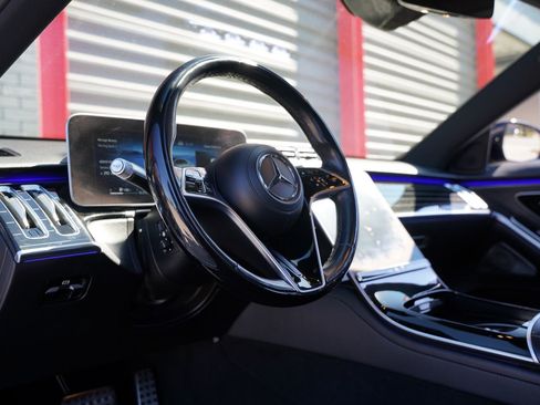 Used 2021 Mercedes-Benz S 580 4MATIC Sedan image 3