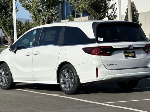 New 2026 Honda Odyssey Touring image 5