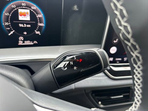 New 2025 Volkswagen Tiguan SE image 19