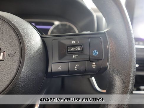 Used 2023 Nissan Rogue SV image 3