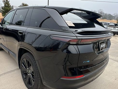 Used 2024 Jeep Wagoneer Launch Edition image 10