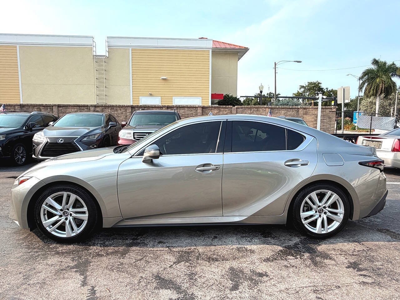 Used 2023 Lexus IS 300 w/ Comfort Package RWD image 9
