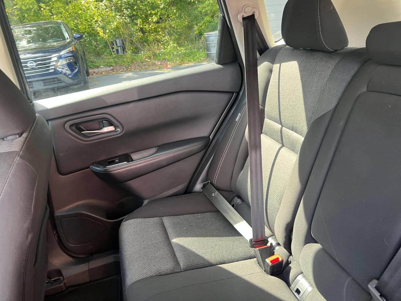 Used 2025 Nissan Rogue SV AWD/4WD image 37
