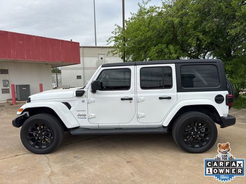 Used 2022 Jeep Wrangler Unlimited Sahara w/ Cold Weather Group image 8