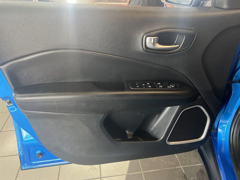 Used 2018 Jeep Compass Latitude w/ Popular Equipment Group AWD/4WD image 17
