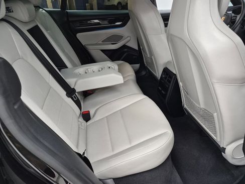 Used 2025 Porsche Macan 4S Electric AWD/4WD image 20