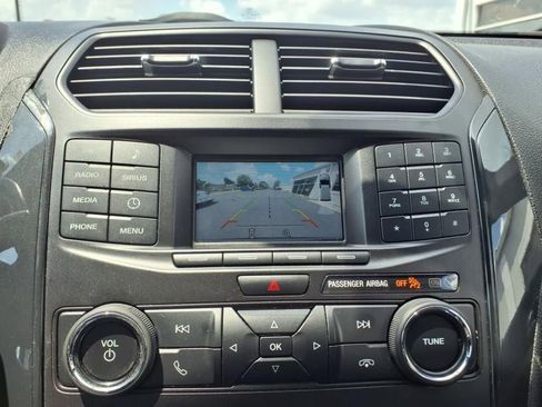 Used 2019 Ford Explorer XLT image 21