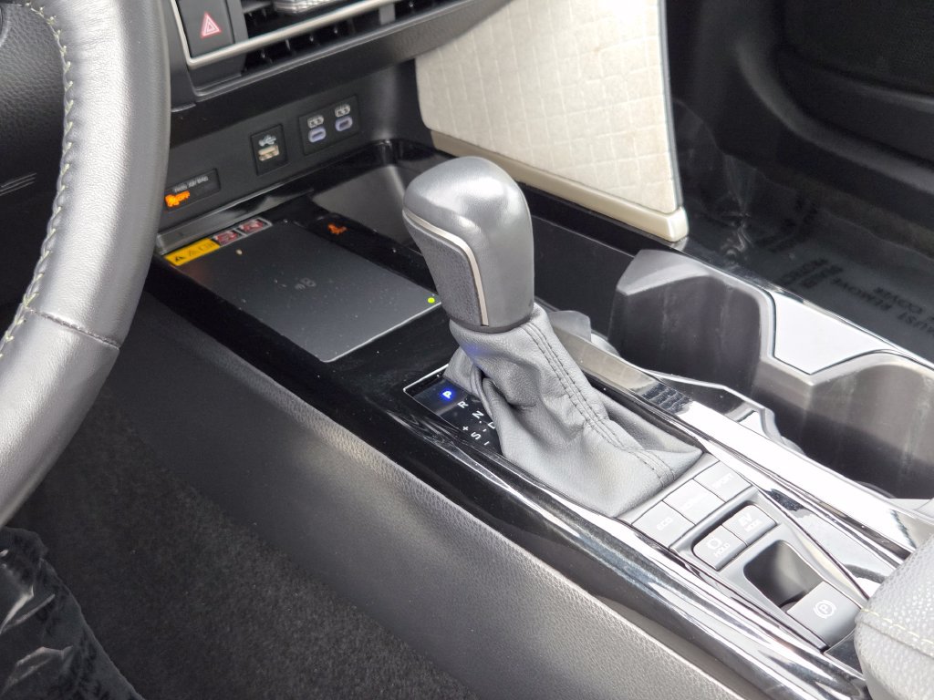 Used 2025 Toyota Camry XLE AWD/4WD image 38