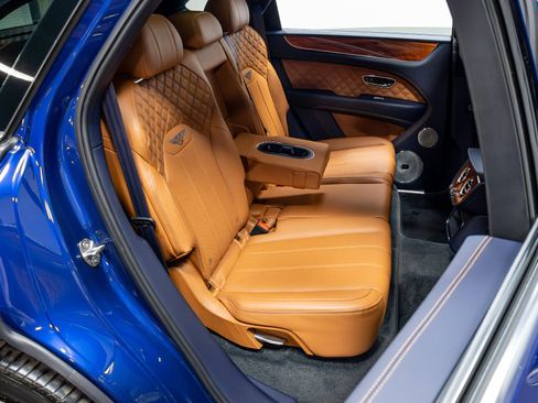 Used 2021 Bentley Bentayga w/ First Edition Specification AWD/4WD image 38