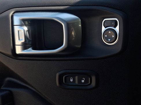 Used 2024 Jeep Wrangler Unlimited Rubicon image 27