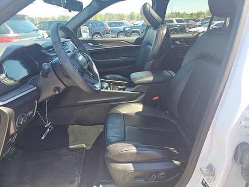 Used 2025 Jeep Grand Cherokee Limited w/ Luxury Tech Group II image 2