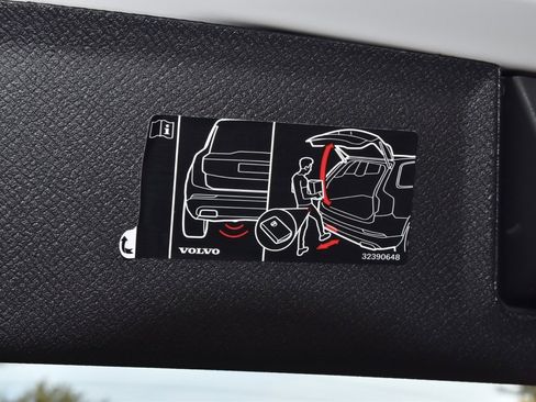 Used 2025 Volvo XC90 B6 Plus image 38