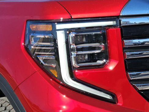 New 2026 GMC Sierra 1500 SLT image 8