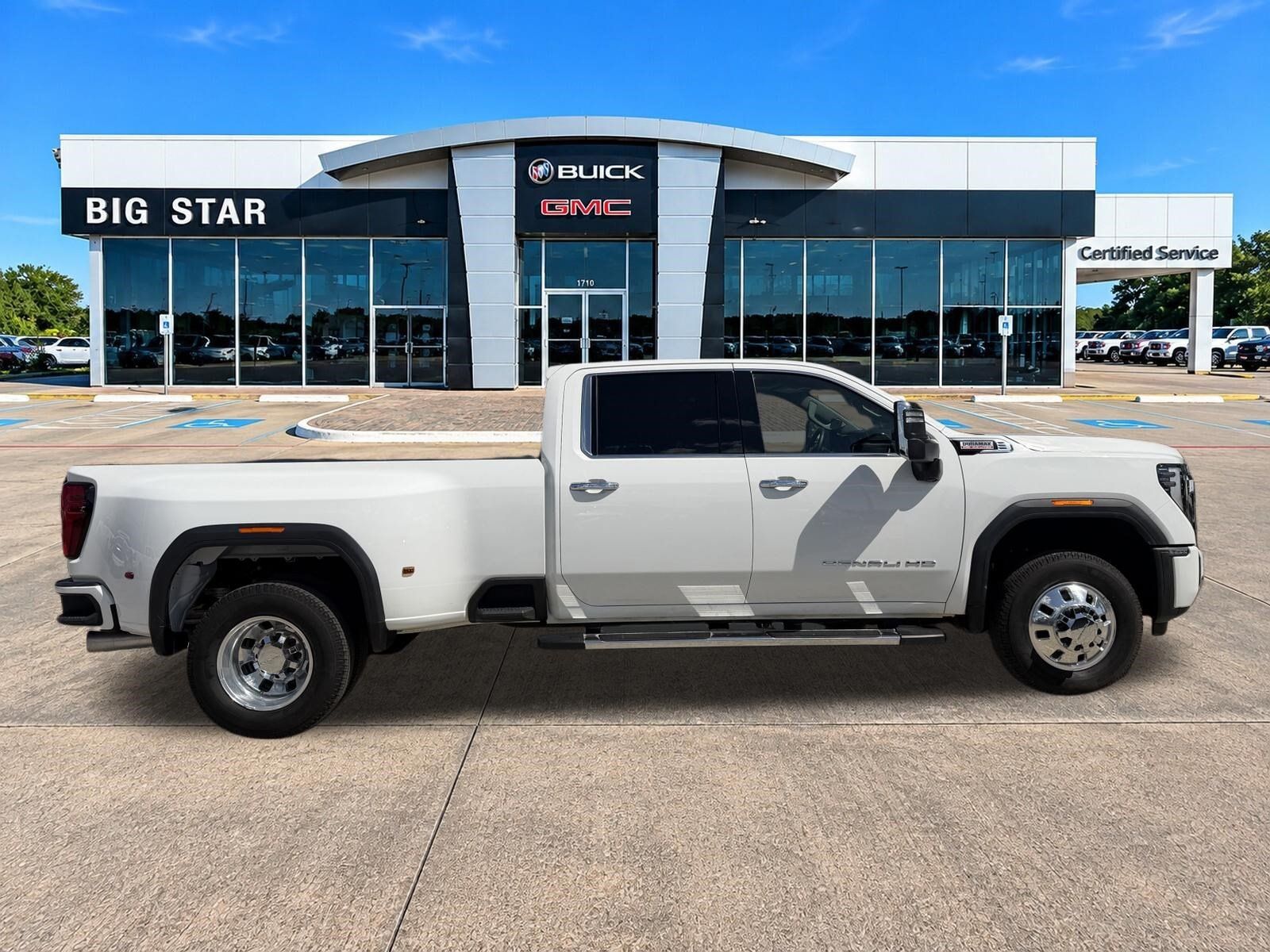 Used 2025 GMC Sierra 3500 Denali AWD/4WD image 3