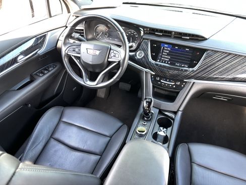 Used 2025 Cadillac XT6 Premium Luxury image 12