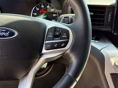 Used 2023 Ford Explorer XLT image 11