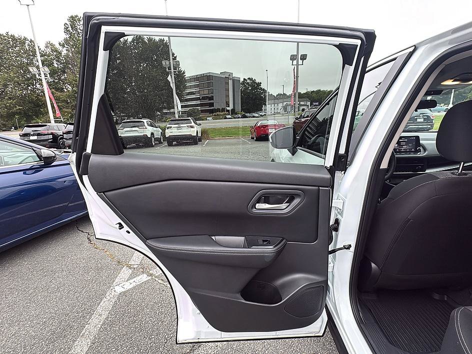 Certified 2026 Nissan Rogue SV FWD image 22