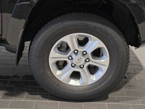 Used 2015 Toyota 4Runner SR5 image 9