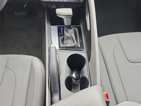 Certified 2024 Hyundai Elantra SEL FWD image 19