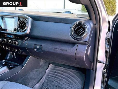 Certified 2017 Toyota Tacoma TRD Sport image 18