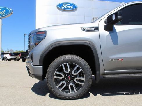 Used 2024 GMC Sierra 1500 AT4 w/ Technology Package image 9