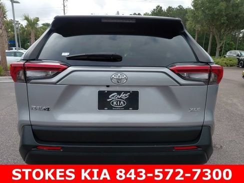 Used 2021 Toyota RAV4 XLE FWD image 7