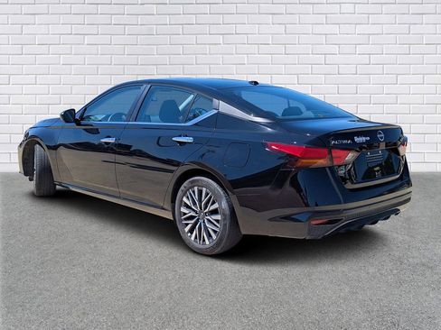 Used 2025 Nissan Altima 2.5 SV FWD image 3