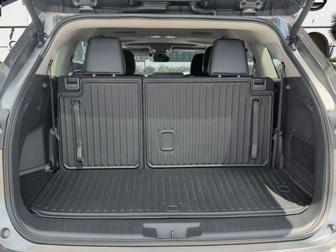 Used 2026 Toyota Highlander XLE AWD/4WD image 28
